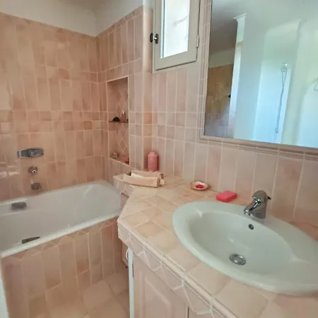 Sous Le Soleil D'Azur, Villa 6 A 8 Personnes Holiday home